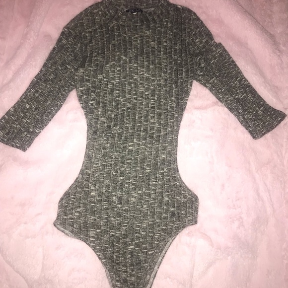 UK2LA Tops - 🍭gray bodysuit turtleneck with opened back